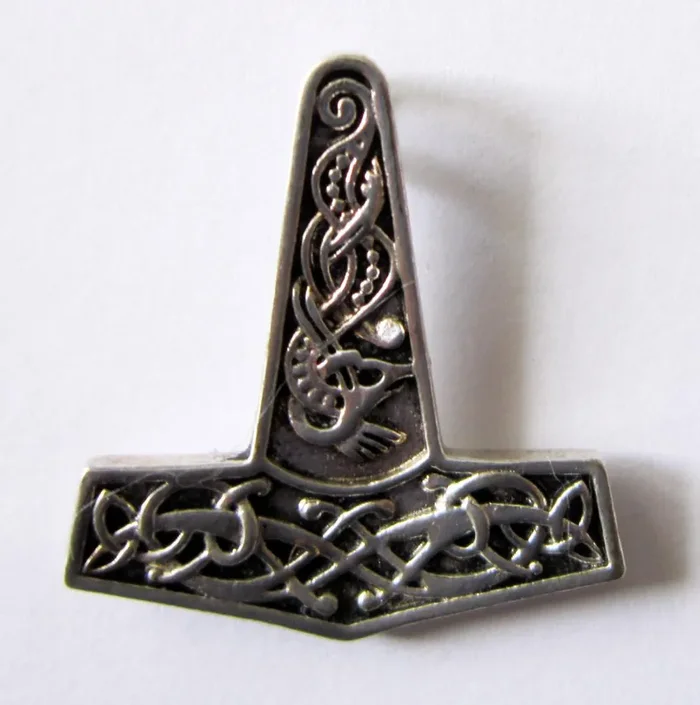 Anhänger Thors Hammer mit Knotenmuster