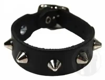 Armband 1-reihig mit Spitznieten