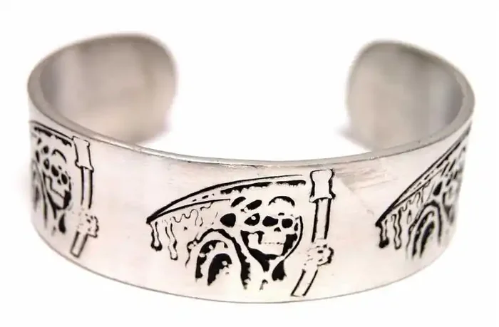 Armspange mit Sensenmann
