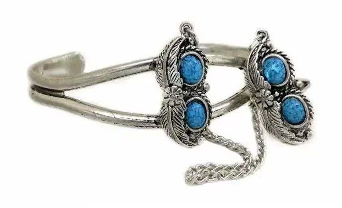 Armspange und Ring mit Federn
