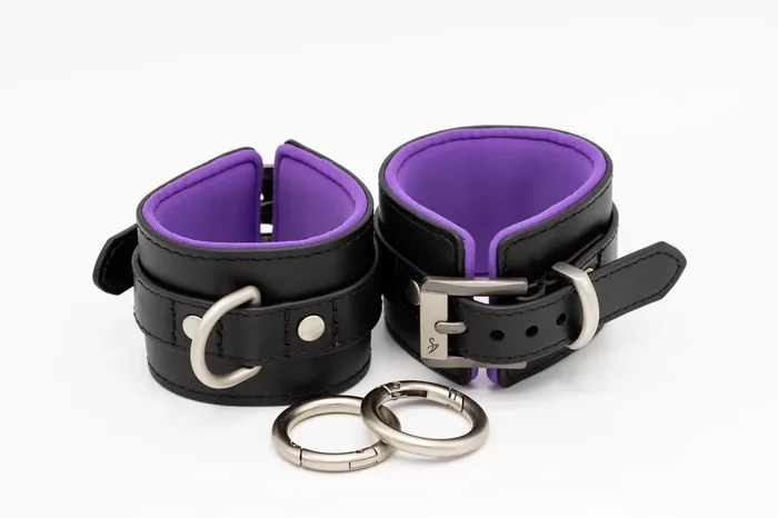 Black Swan – Handfessel ‘Black Purple‘
