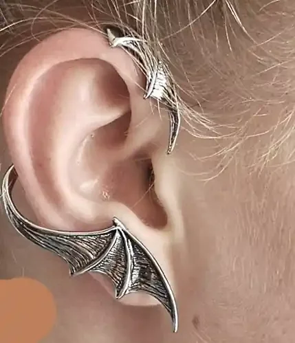 Designer-Ohrring ‘Fledermausflügel‘