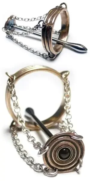 Dilator mit Penisring und Ketten