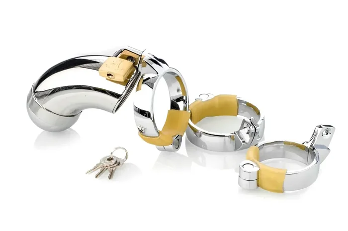 Geschlossener Peniskäfig mit 3 Ringen
