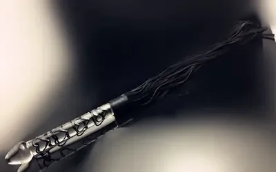 Glasdildo mit Peitsche ‘Black Hearts‘