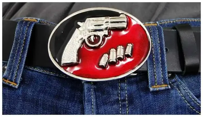 Gürtelschnalle – Black and Red Gun