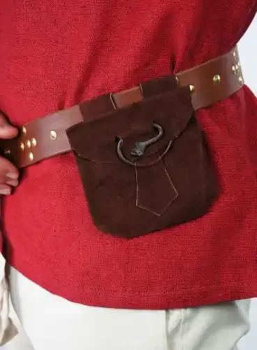 Gürteltasche mit Schlagenschließe