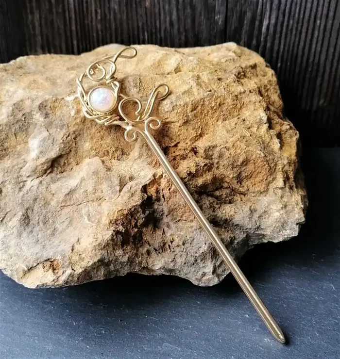 Haarnadel mit Halbmond mit Stein