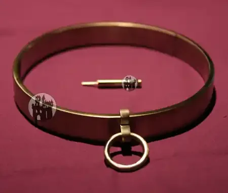 Halsband der ‘O‘ – mit Sechskantverschluss