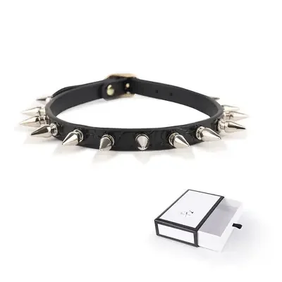 Halsband mit Nieten