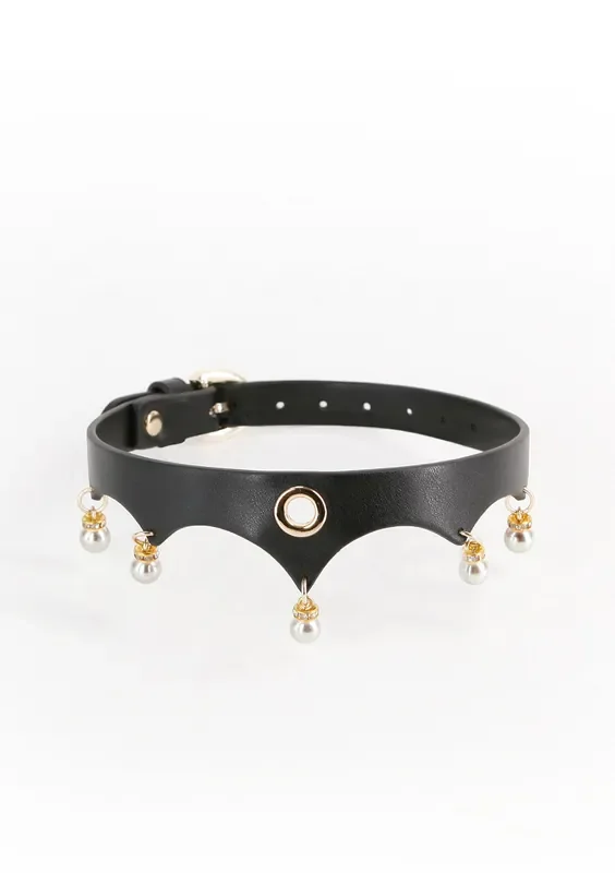 Halsband mit Perlen