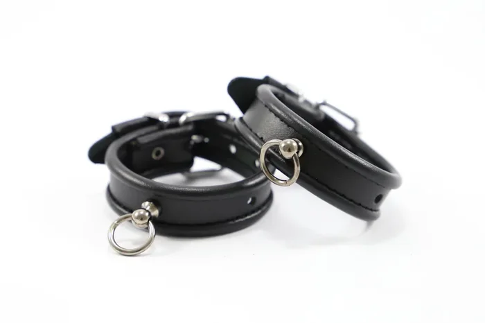 Handfesseln mit O-Ring