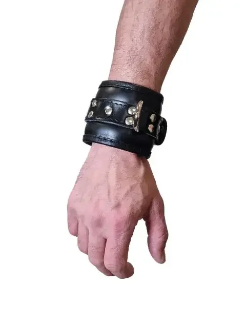 Handgelenkfesseln aus Leder