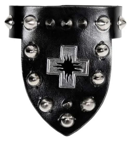 Kunstlederarmband mit Kreuz und diversen Nieten