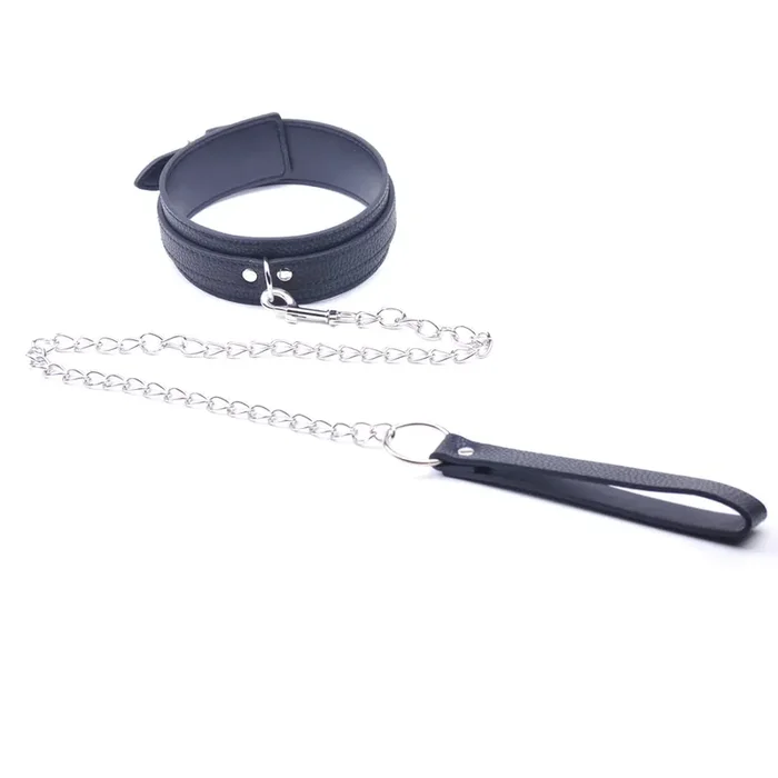 Kunstlederhalsband mit Metallleine
