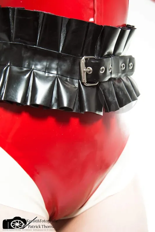 Latex Taillenngürtel ‘Tia‘ – Macinger