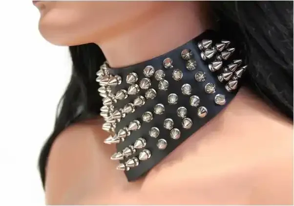Leder Choker mit fünf Reihen Killernieten