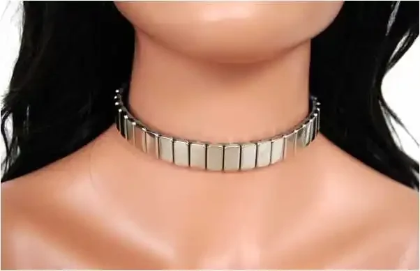 Leder Choker mit Plattennieten