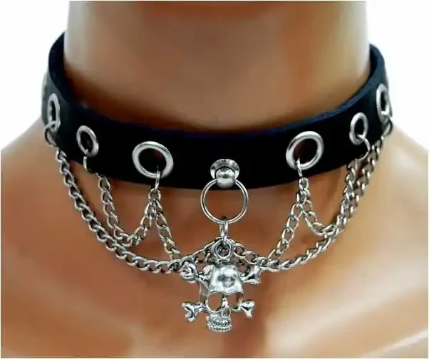 Leder Choker mit Totenkopf, Ösen und Ketten