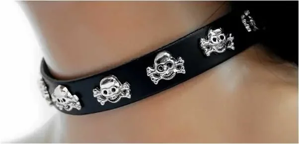 Leder Choker mit Totenköpfen