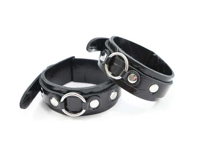 Leder Fußfesseln mit O-Ringen