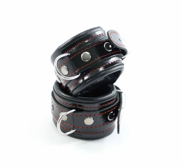 Leder Handfessel ‘Painted Black‘