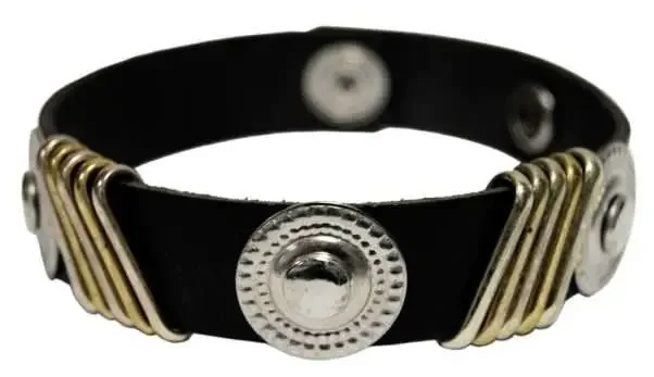Lederarmband mit Conchos