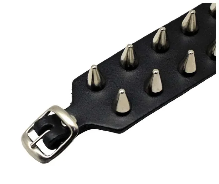 Lederarmband mit Conenieten
