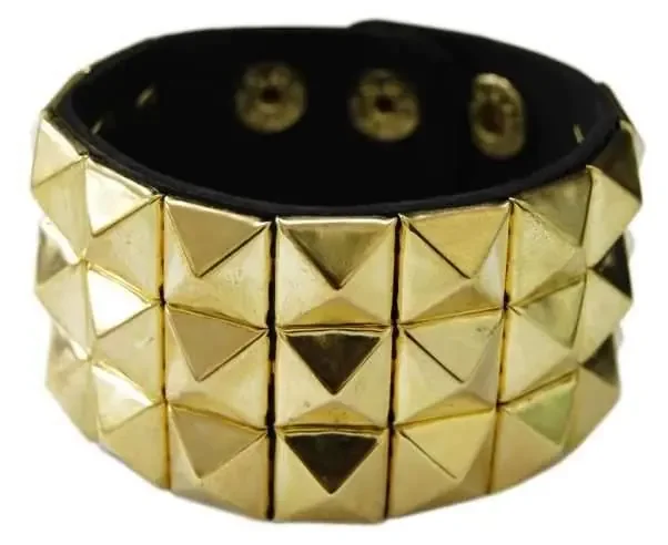 Lederarmband mit drei Reihen Goldene Pyramidennieten