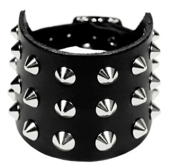 Lederarmband mit drei Reihen Spitzennieten