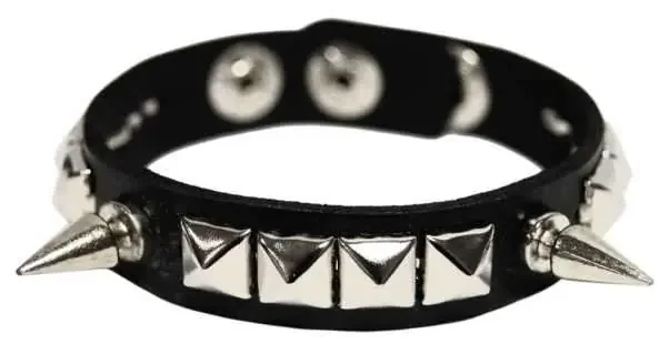 Lederarmband mit Pycramiden- und Conenieten
