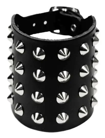 Lederarmband mit vier Reihen Spitznieten