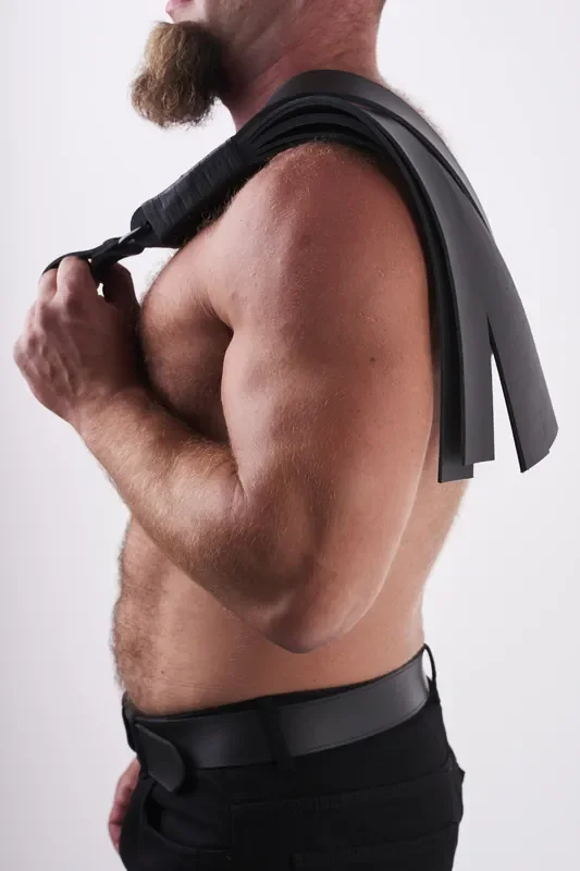 Lederflogger mit 8 Riemen