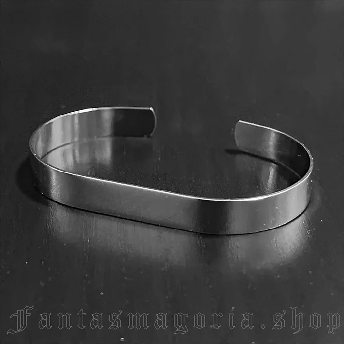Minimalistisches Armband aus Metall