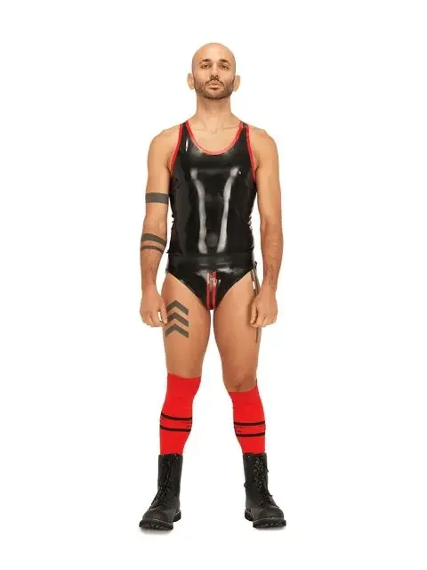 Muskelshirt aus Latex – Schwarz-Rot