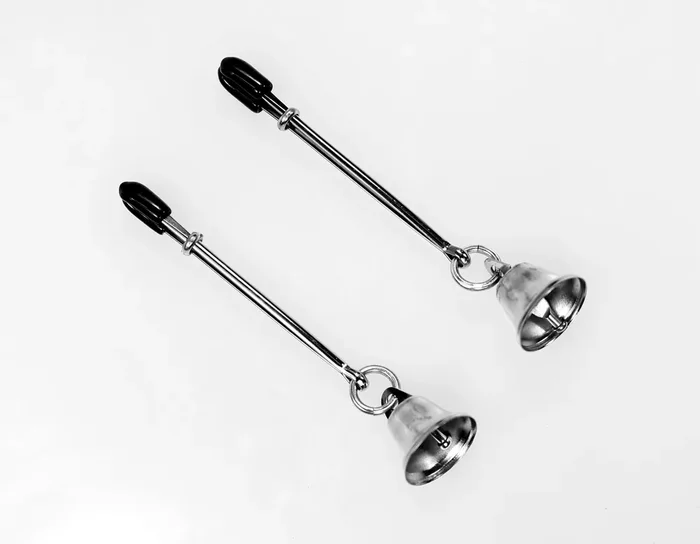 Nippelklemmen mit Sklavenglöckchen