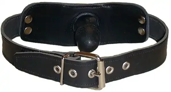 Penisknebel mit Lederriemen