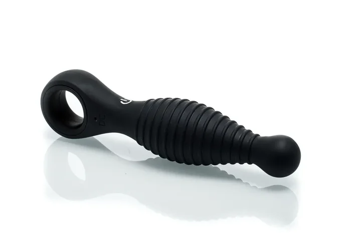 Plug-Vibrator mit Rillen und Fingerring