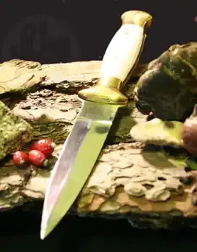 Ritualdolch mit weissem Beingriff – inkl. Scheide