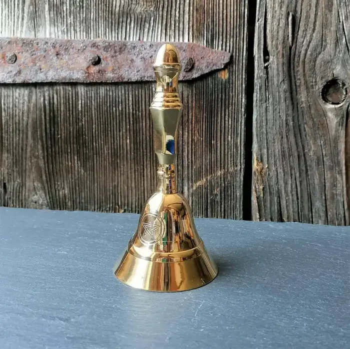 Ritualglocke aus Messing mit Pentagramm
