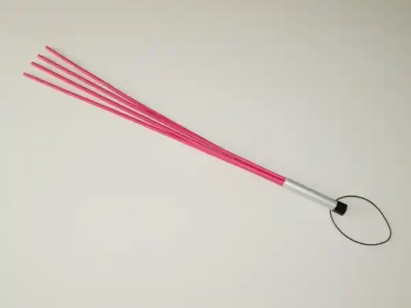 Rohrstockpeitsche mit Metallgriff