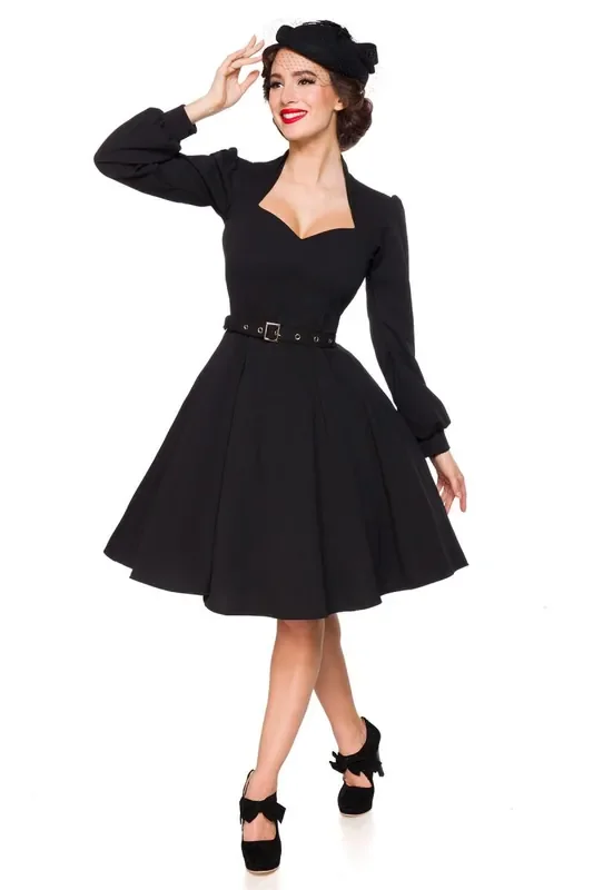 Schwarzes Kleid mit langen Ärmeln
