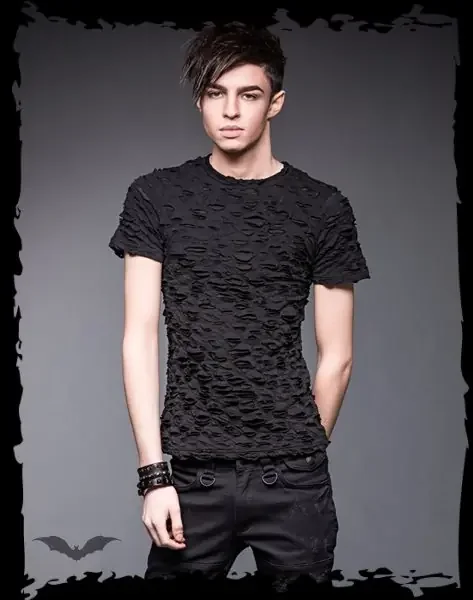 Shirt mit vielen Löchern