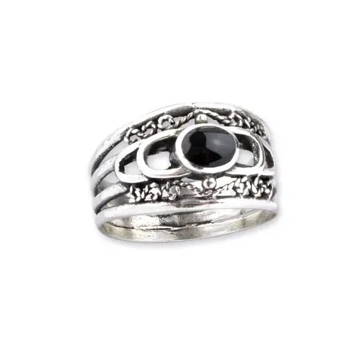 Silberring mit kleinem Onyx