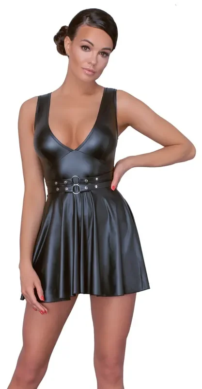 Tailliertes Kleid mit ausgestelltem Rock