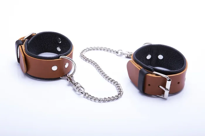 Weiche Handschellen ‘Cognac‘