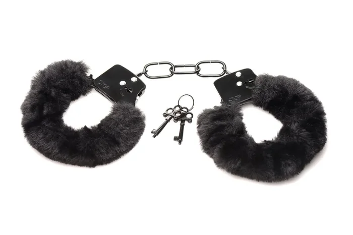 XR Brands – Cuffed In Fur Handschellen – Schwarz