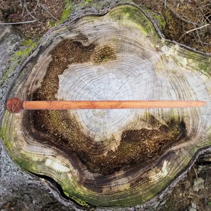 Zauberstab – Efeu und Pentagramm