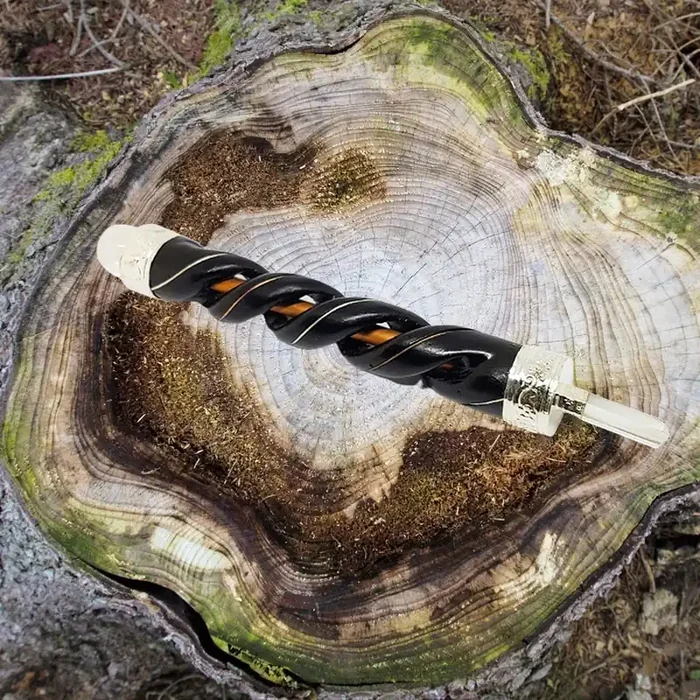 Zauberstab aus Rosenholz mit Kupferstab und Bergkristall